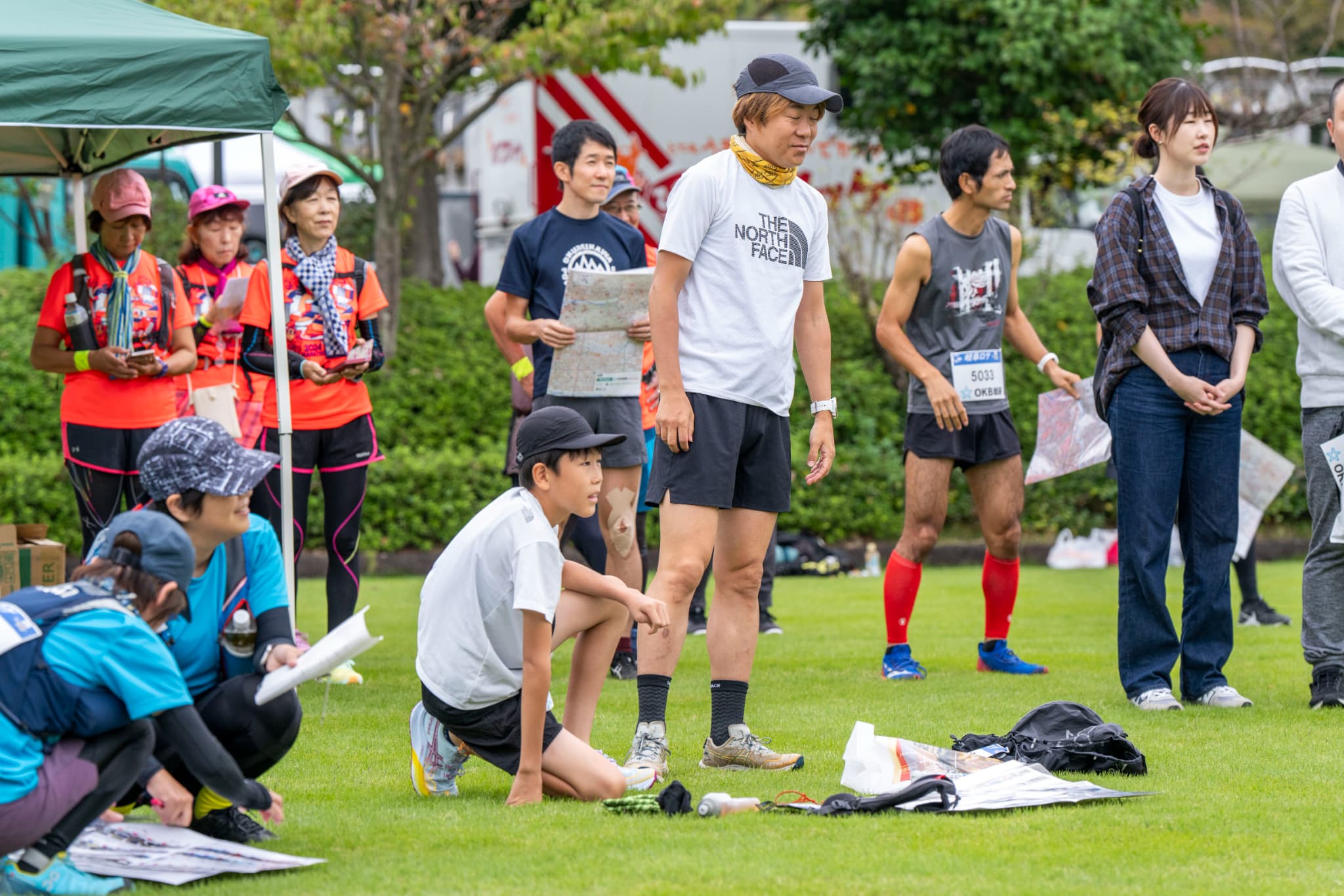 挨拶を聞くみなさん