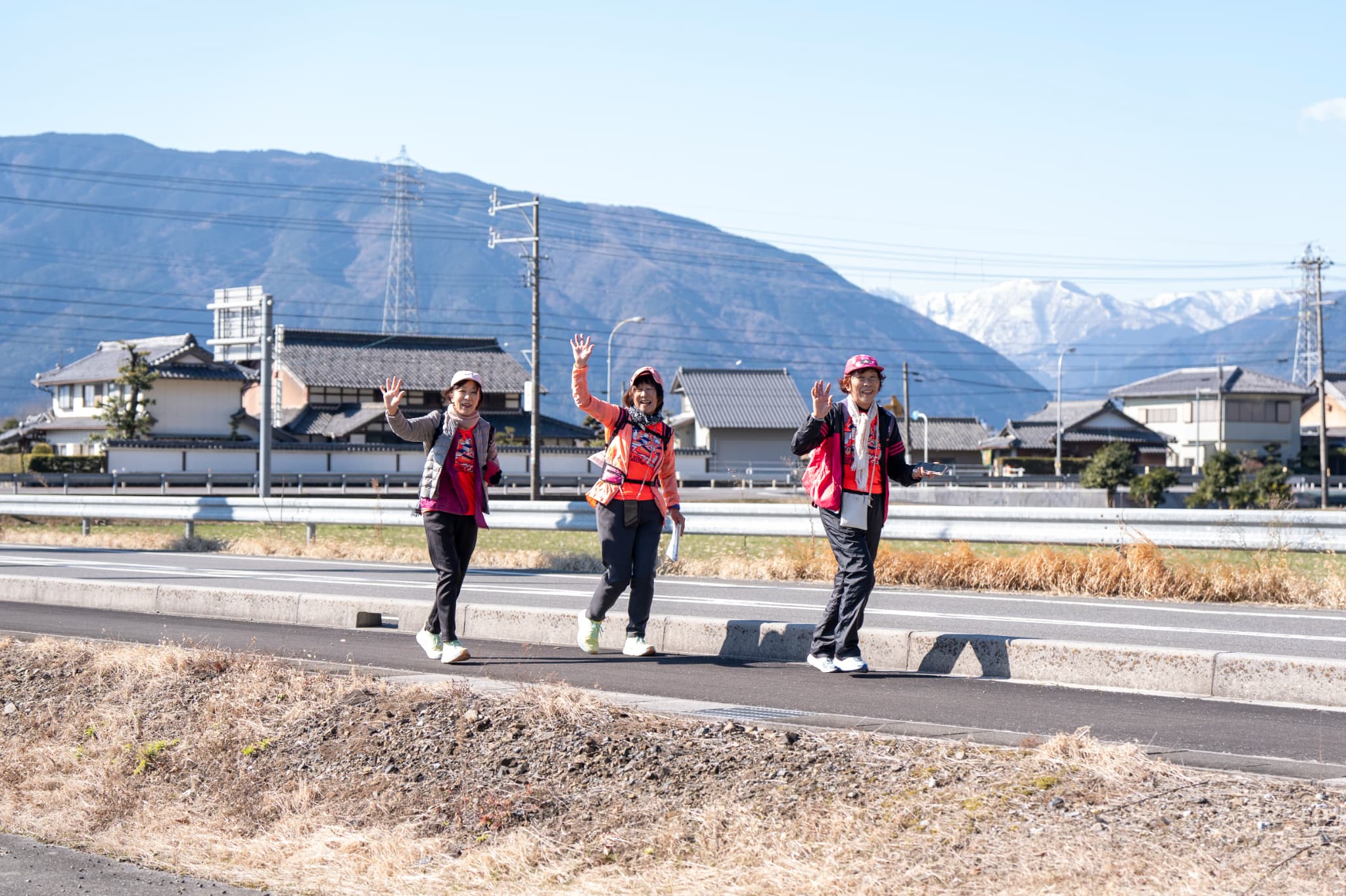 笑顔で手を振っていただいた皆さん。笑顔が素敵です！