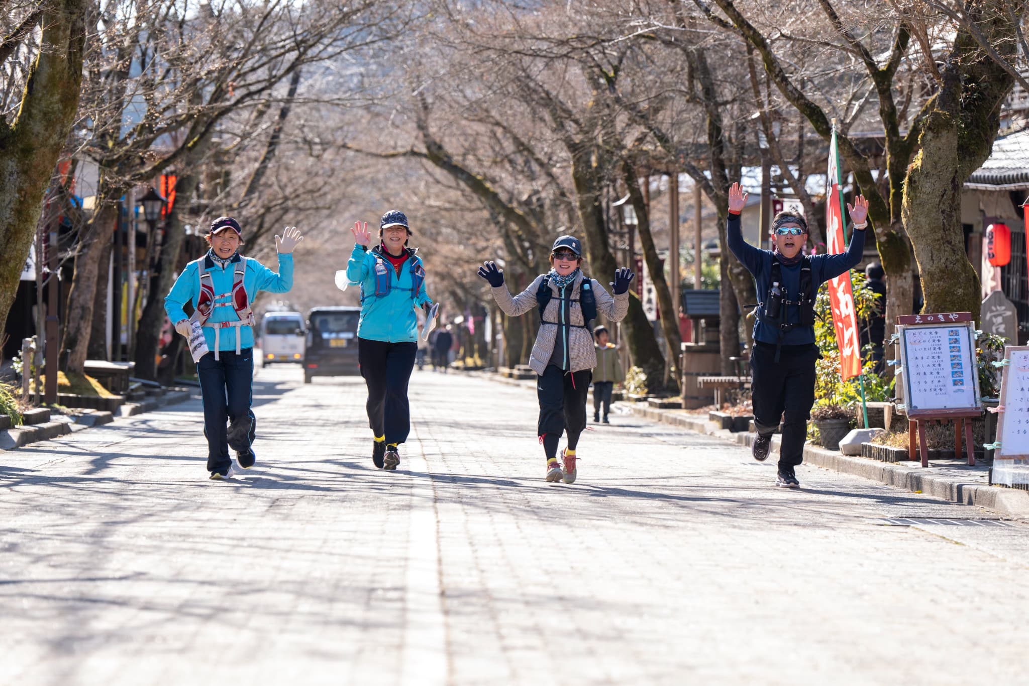 商店街を駆け抜ける皆さん